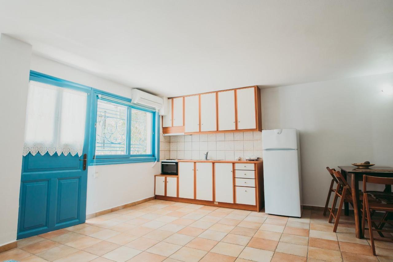 Afroditi Pansion Ayios Nikitas Bagian luar foto