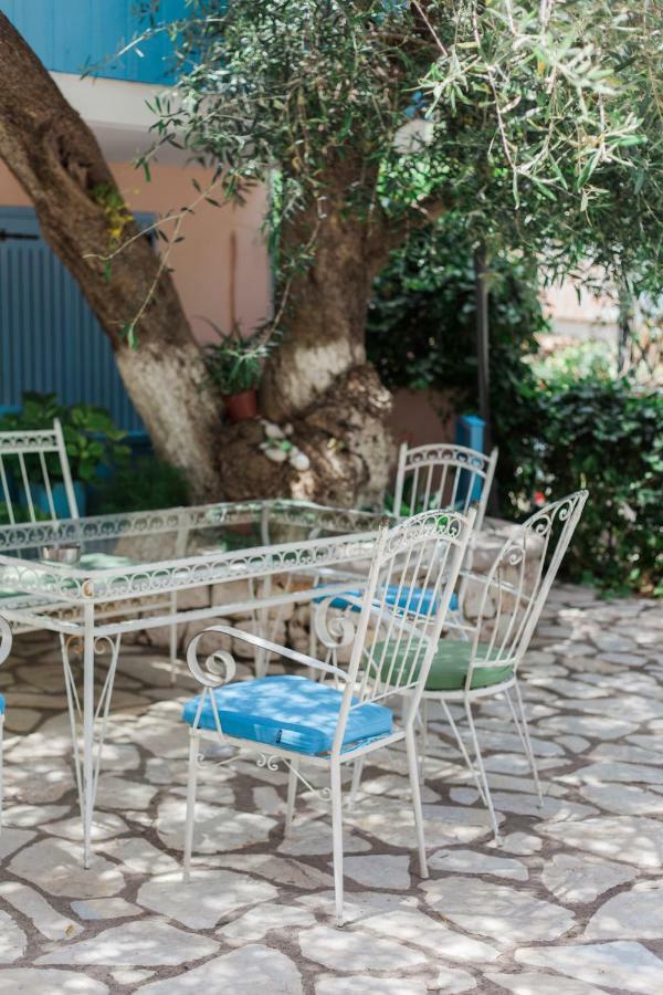 Afroditi Pansion Ayios Nikitas Bagian luar foto