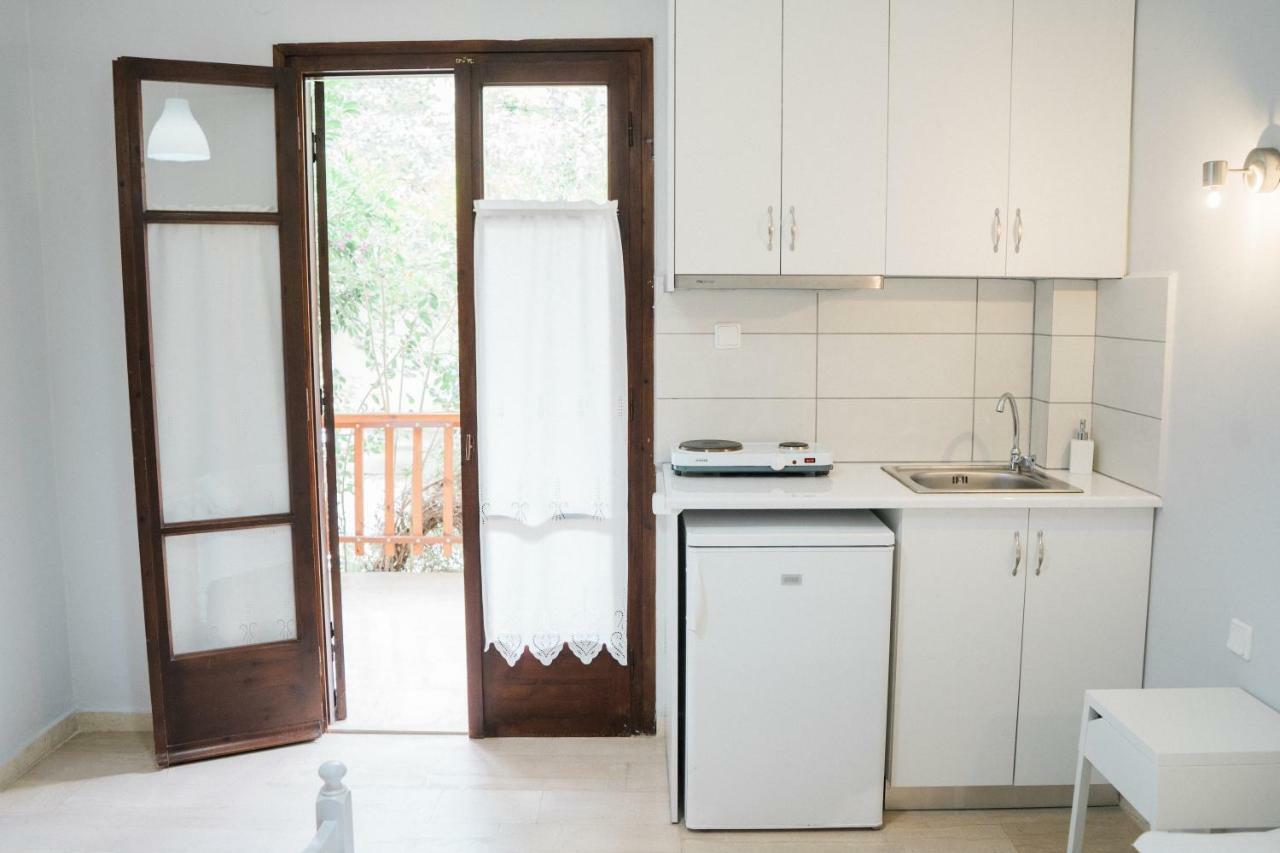 Afroditi Pansion Ayios Nikitas Bagian luar foto