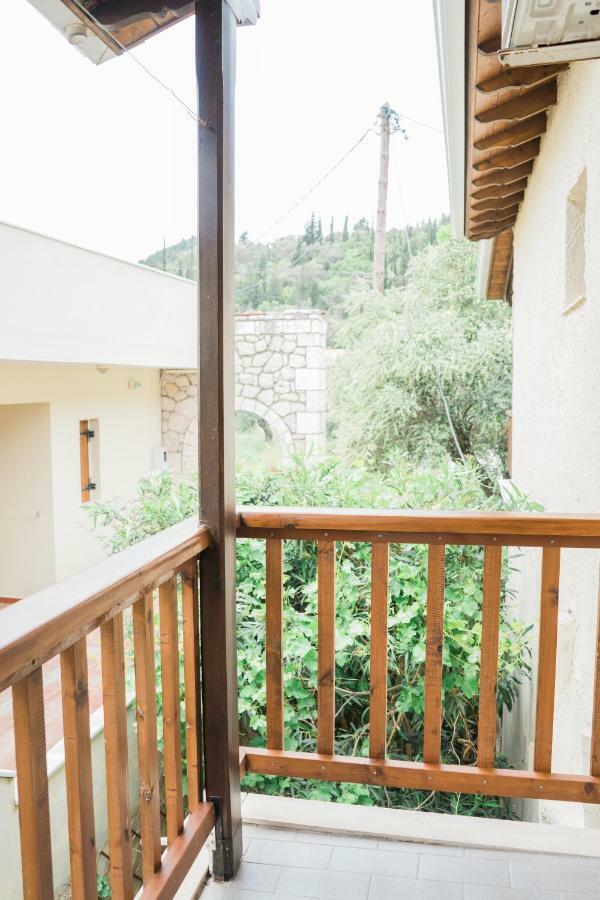 Afroditi Pansion Ayios Nikitas Bagian luar foto